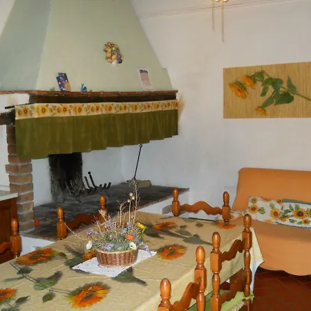 Agriturismo Girasole Farm stay *